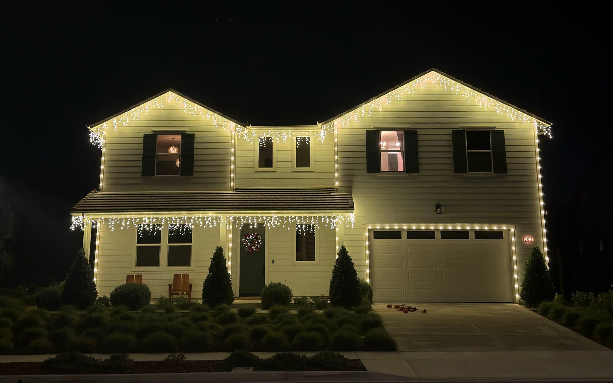 Commercial christmas lighting